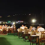 מלון Melek / Angel